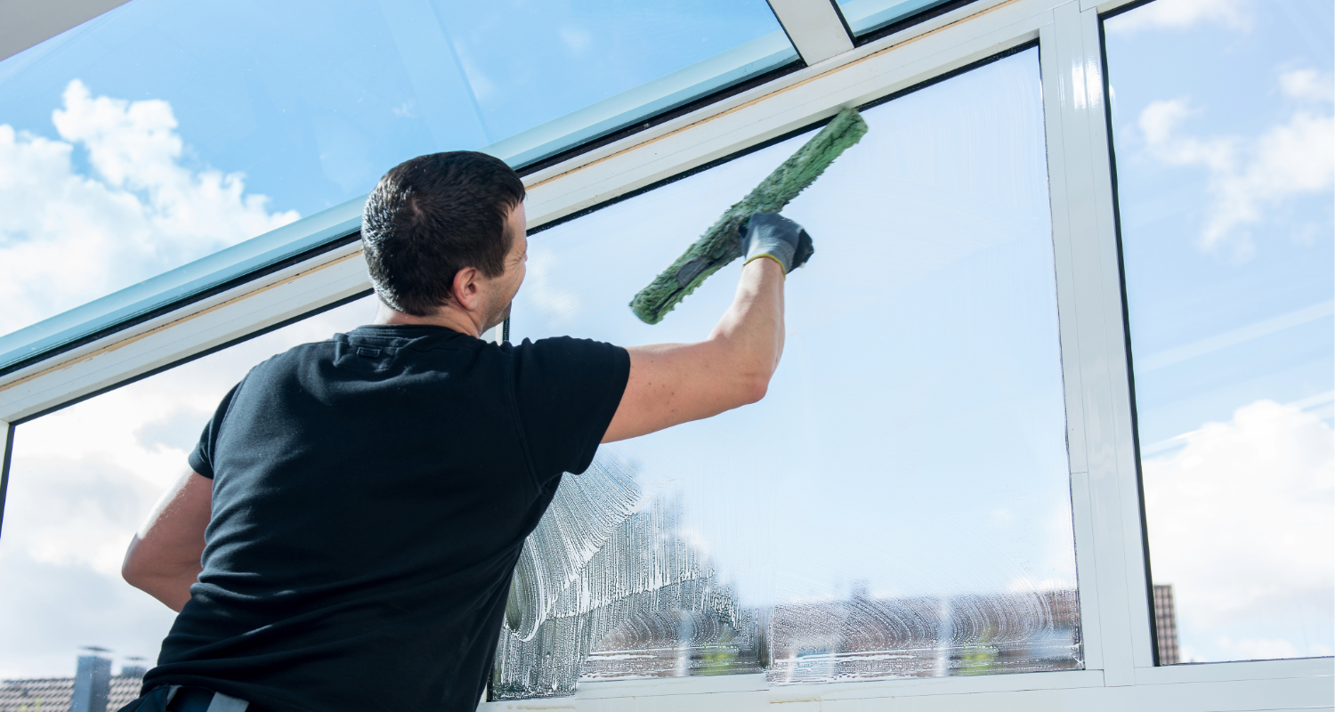 Streifenfreie Fenster- und Glasreinigung